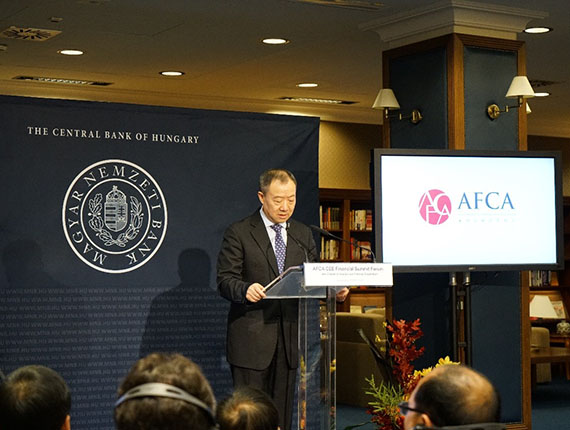 保监会副主席黄洪