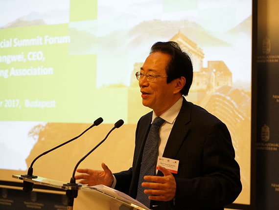 中国银行业协会专职副会长潘光伟